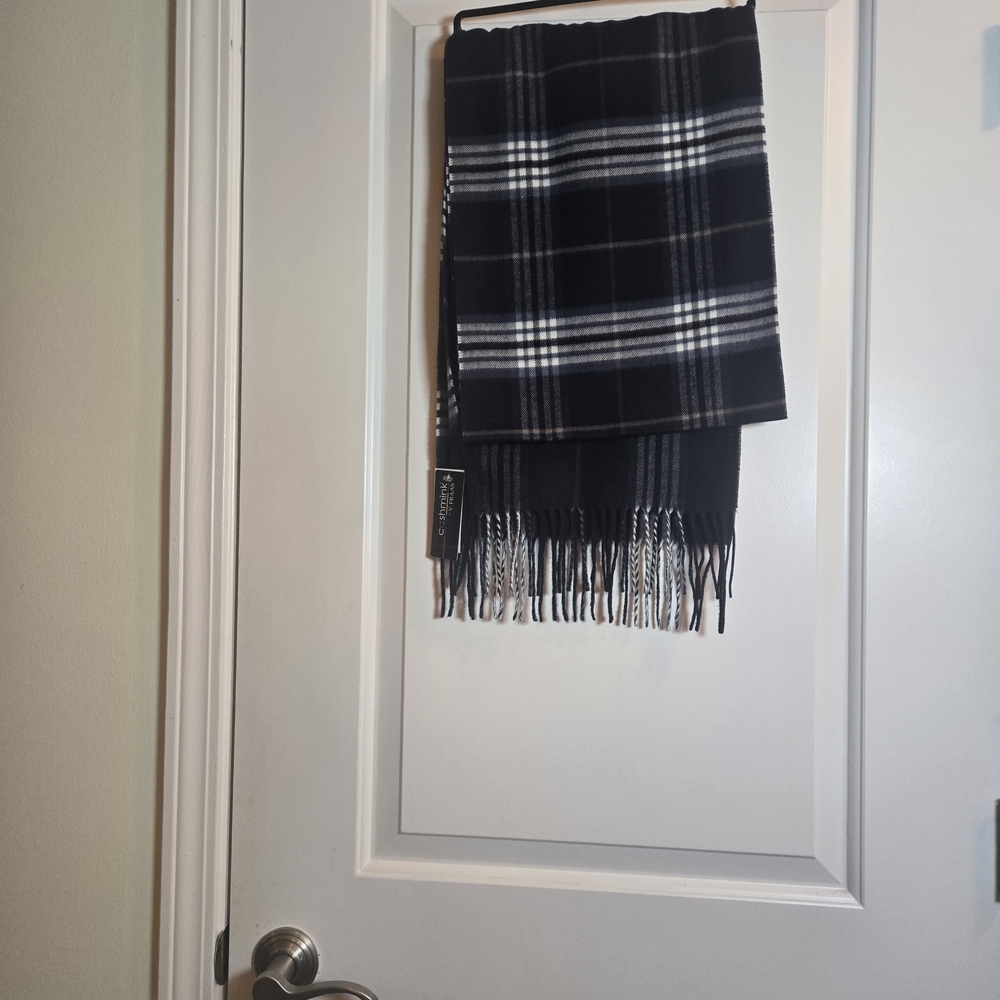 V. FRAAS Black and White Fringe Scarf NWT